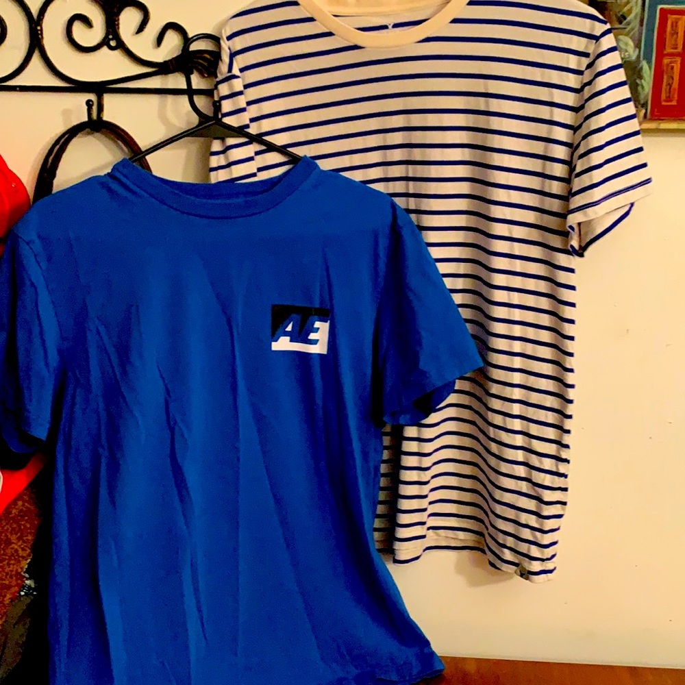 2 American eagle t-shirts